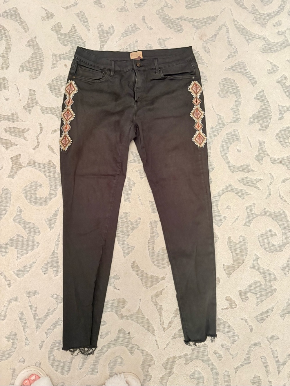 Black Skinny Jeans with Side Embroidery